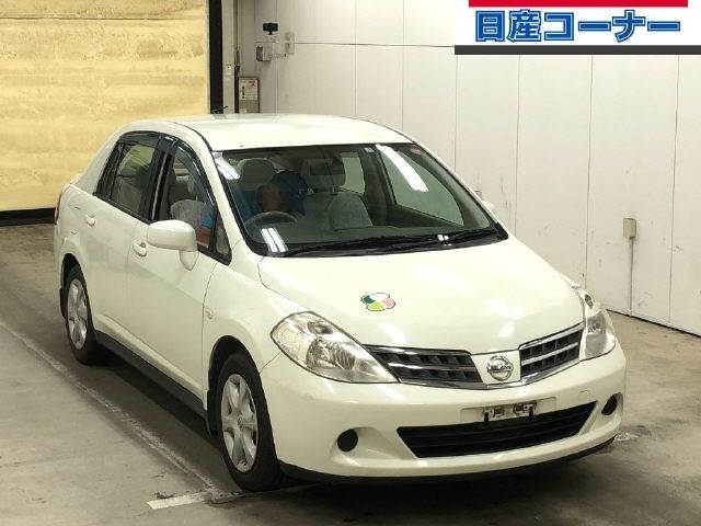 6825 Nissan Tiida latio SC11 2011 г. (IAA Osaka)
